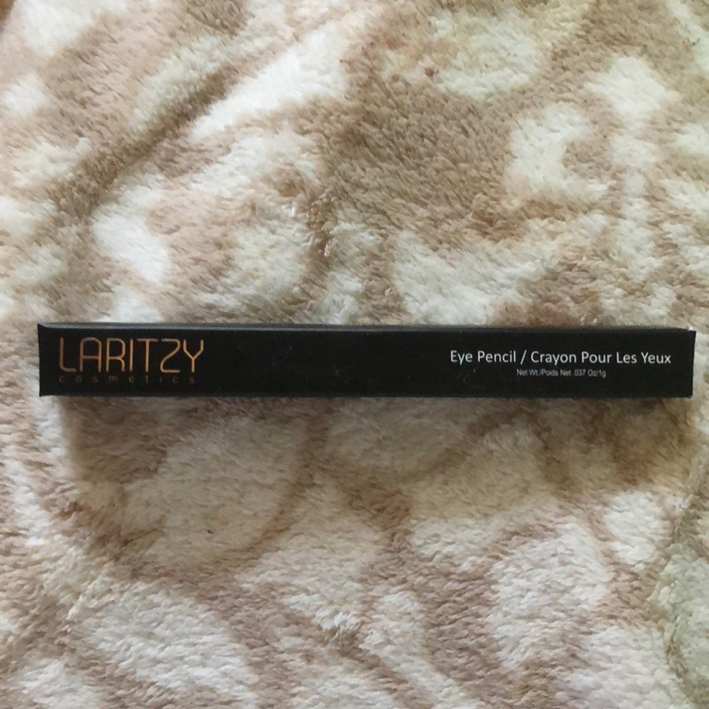 LARITZY EYE PENCIL IN DARK SHIMMER